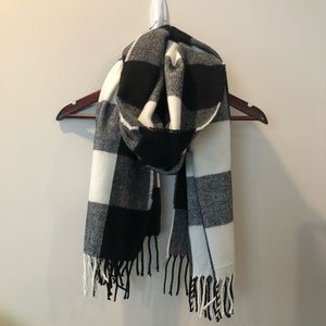 Brand New H&M Plaid Scarf